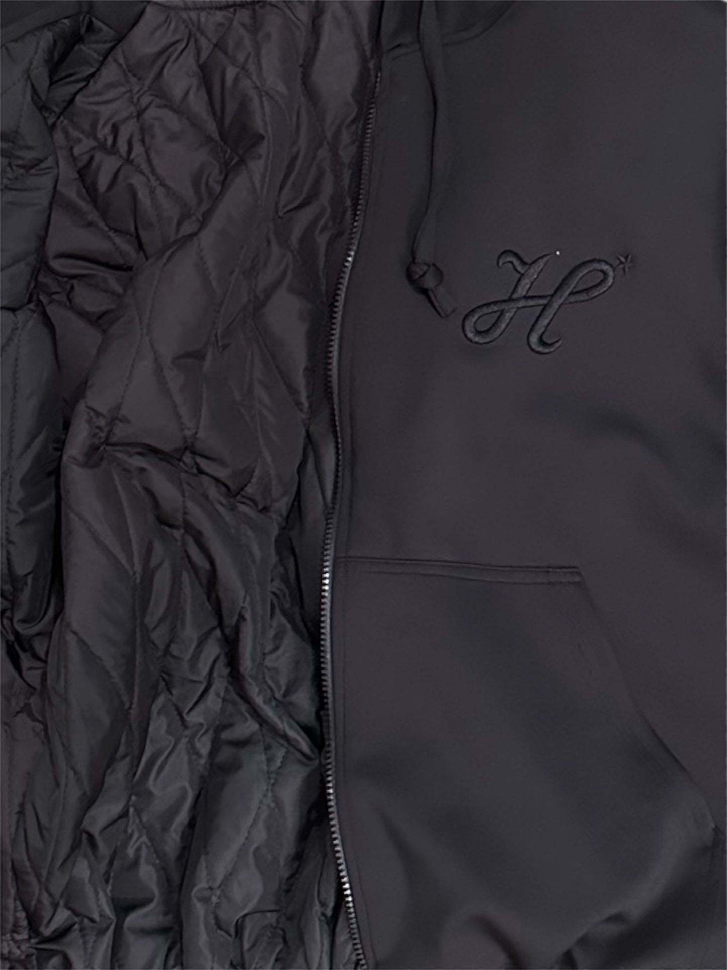 veste zipé a capuche avec doublure matelassé.