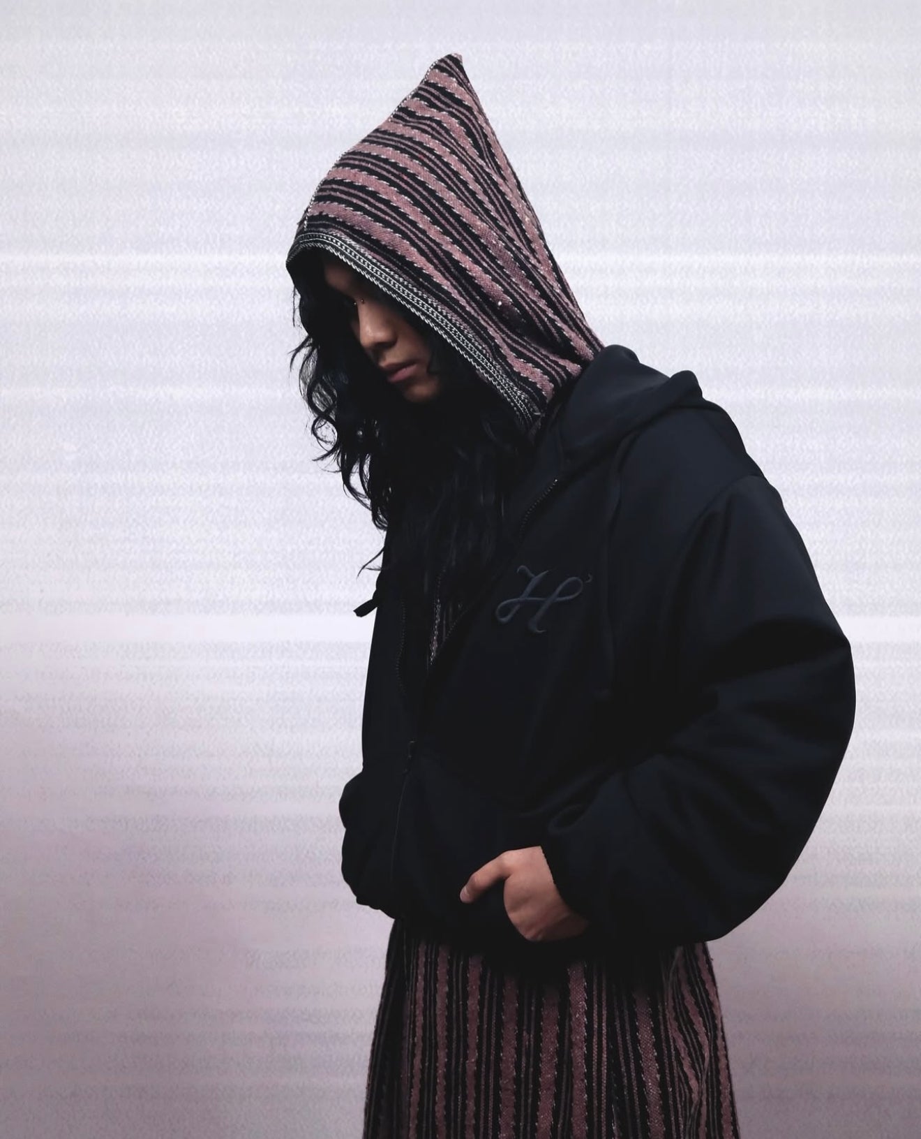 veste zipé a capuche avec doublure matelassé.