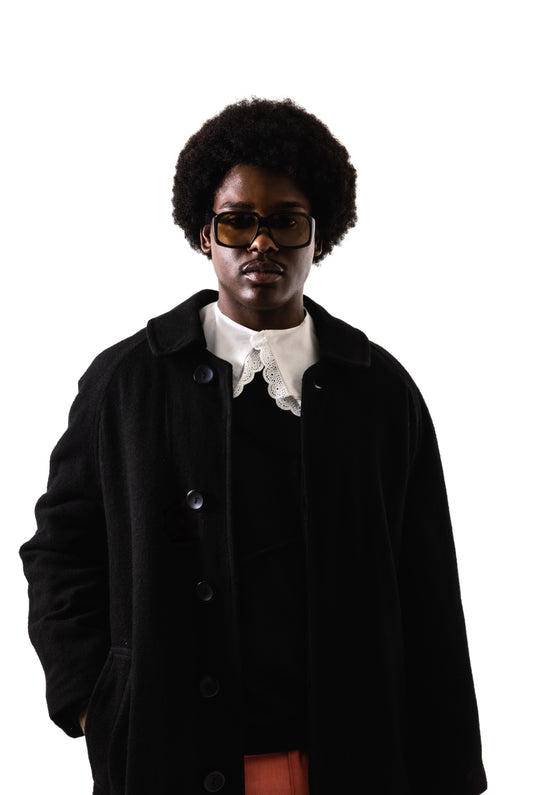 (C) “Le manteau noir” trench (pré-commande)